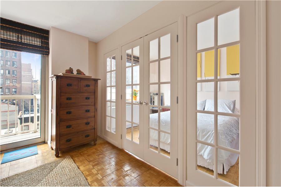 How to install a temporary pressurized wall in a NYC apartment